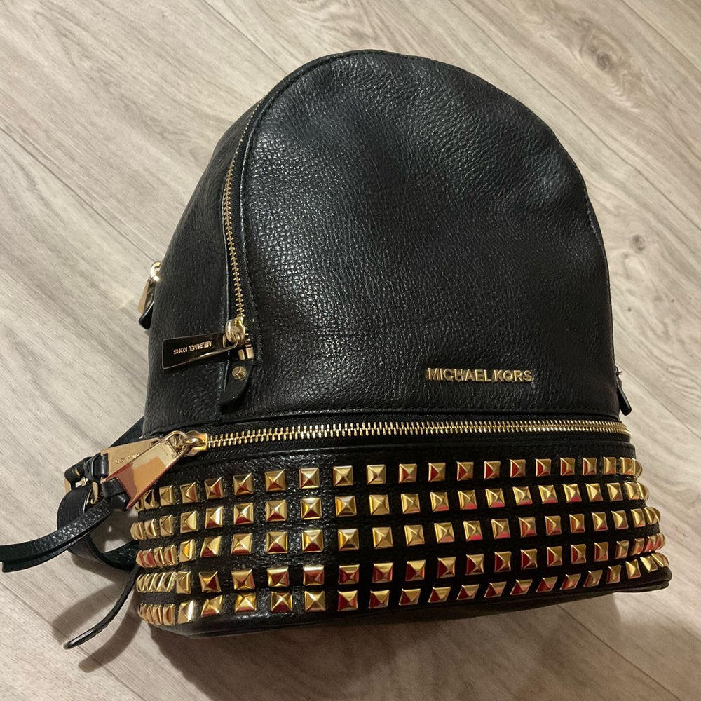 Michael Kors Black leather with metallic Gold studs rivet Backpack chic rockstar - Picture 5 of 16